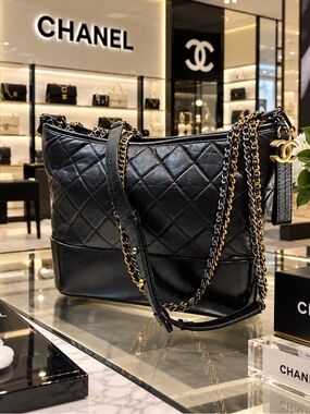 Authentic CHANEL Gabrielle Hobo Bag Medium Black Quilted Aged Calfskin 25-Series